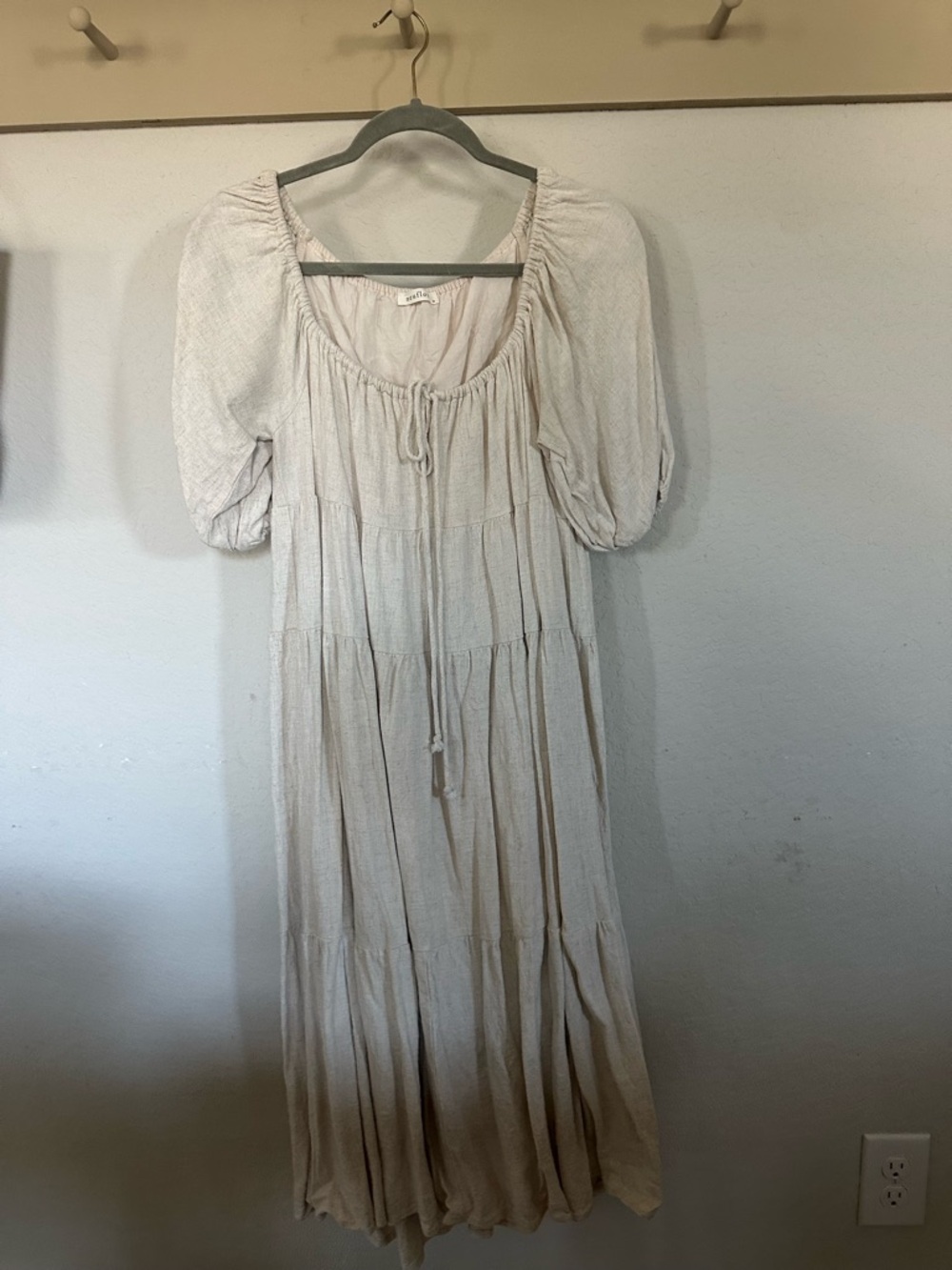 Neuflora Light Cream Puff-Sleeve Tiered Maxi Dress